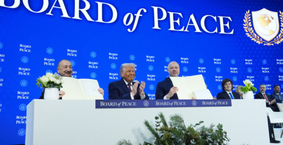 Potpisivanjem pristupanja u Davosu, Povelja Odbora za mir stupila na snagu