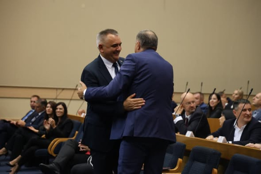 Ко ће одговарати за неуставно понашање и политички хаос?