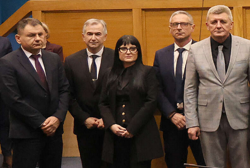 Националност као хоби: Министарка Игњатовић довела у питање уставност нове Минићеве владе?