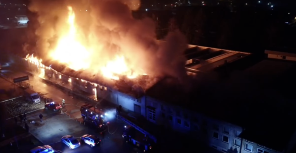 Veliki požar izbio u industrijskoj zoni u Novom Pazaru