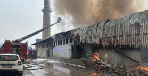 Veliki požar u Novom Pazaru stavljen pod kontrolu