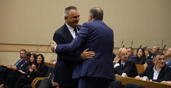 Ko će odgovarati za neustavno ponašanje i politički haos?