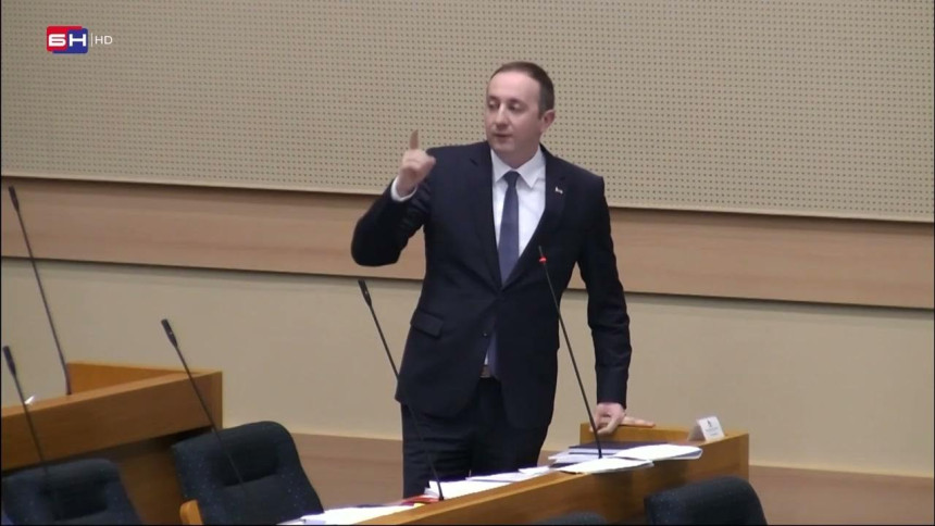 Дужност свих слободних људи је да режим и њихове слуге пошаљу у политичку прошлост