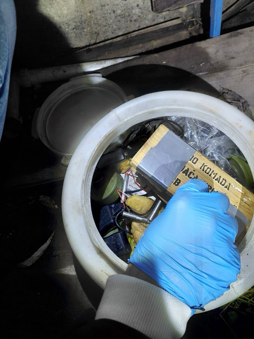 Зворник: Ухапшен мушкарац, нађена дрога, експлозив...