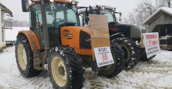 Traže veće premije: Mljekari na mirnom protestu u Banjaluci