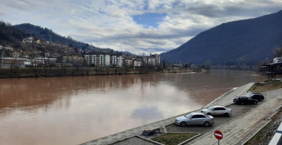 Zvornik: Vodostaj rijeke Drine bilježi blagi porast