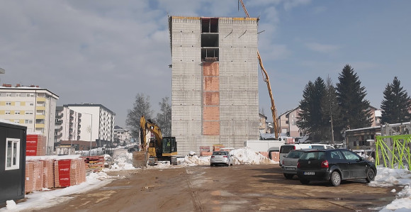 Док радници чекају плате, крчми се земљиште “Фамоса”