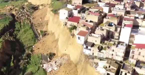 Sicilija: Klizište se širi, obrušila se ogromna zemlja