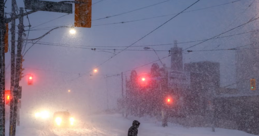 Снажна зимска олуја погодила источну обалу Америке