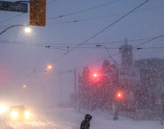 Снажна зимска олуја погодила источну обалу Америке