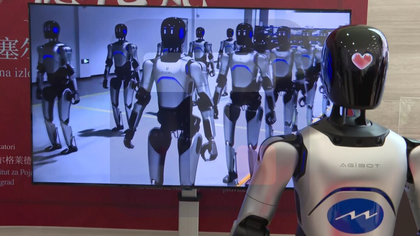 Vučić na prezentaciji robota koji će uskoro da se proizvode u Srbiji