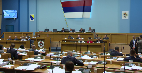 Šta mislite ko je platio 14.000 KM noćenje u Parizu?!