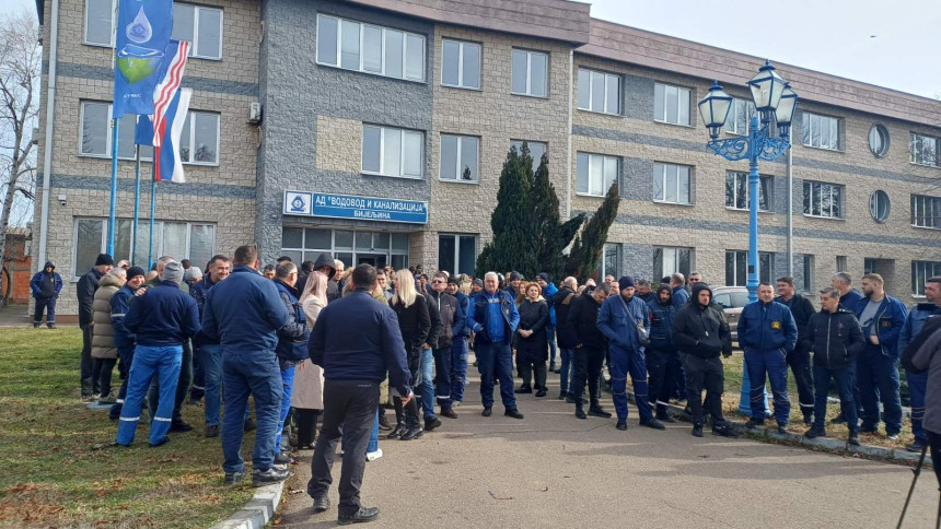 Radnici Vodovoda traže plate, najavljuju štrajk