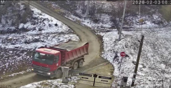 Zvornik: SNSD daje šljunak za glasove mještana (FOTO)