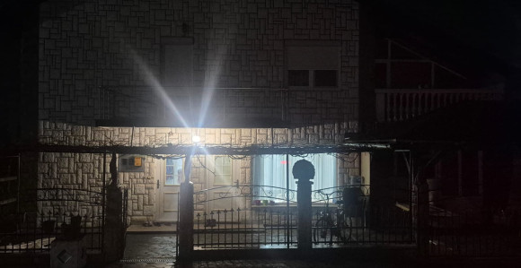 Privatna kuća SNSD odbornika u Zvorniku biračko mjesto