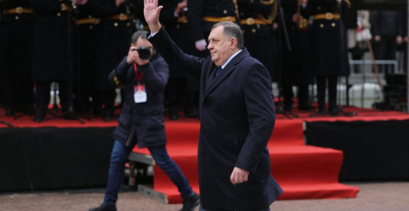 Velika Dodikova prevara: Vlada RS isplatila 1,3 miliona KM fiktivnoj firmi osnovanoj prije mjesec dana. SIPA sve otkrila, planirano pet miliona dolara za sliku sa Trampom.