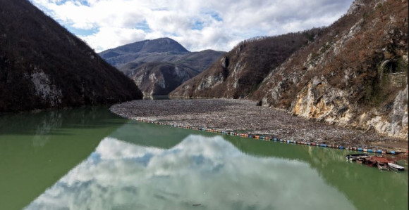 AP o ekološkoj katastrofi: Drina zatrpana smećem