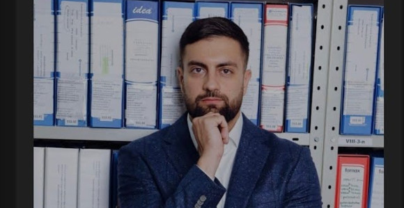Građani u minusu, Karanov sin u velikom plusu