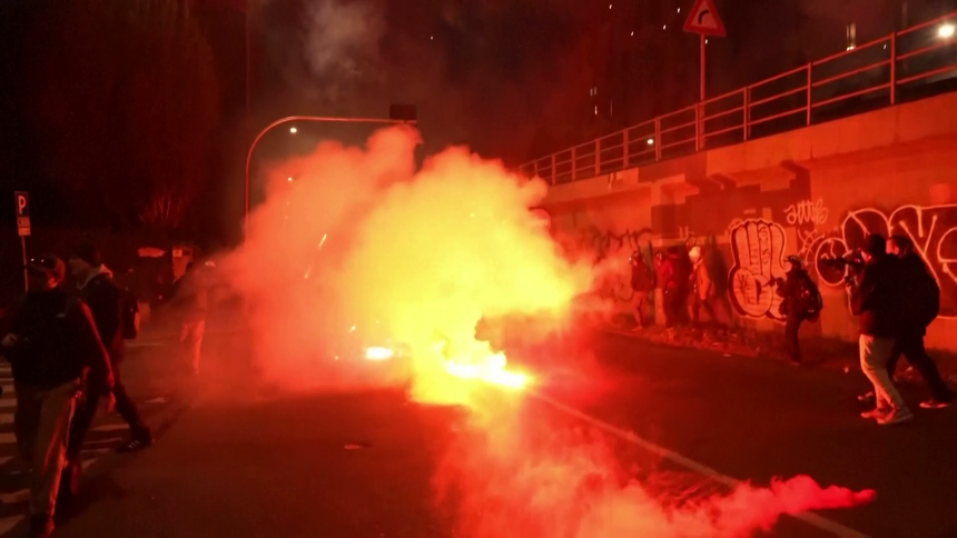 Milano: Policija koristila vodene topove i suzavac