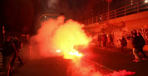 Milano: Policija koristila vodene topove i suzavac