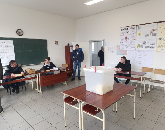 Зворник: До 11 часова на биралишта изашло 6.218 гласача