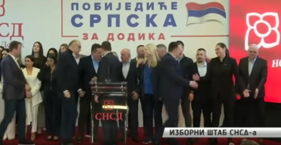 Šta su sinoć iza kamera razgovarali Cvijanovićeva i Stevandić (VIDEO)