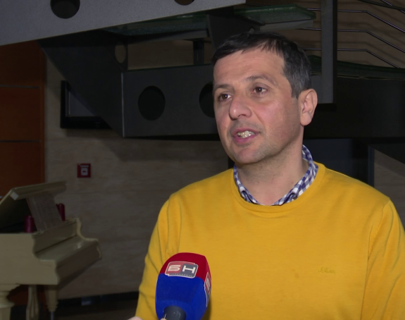 Vukanović: Narod voli pare, okove, diktaturu i lance