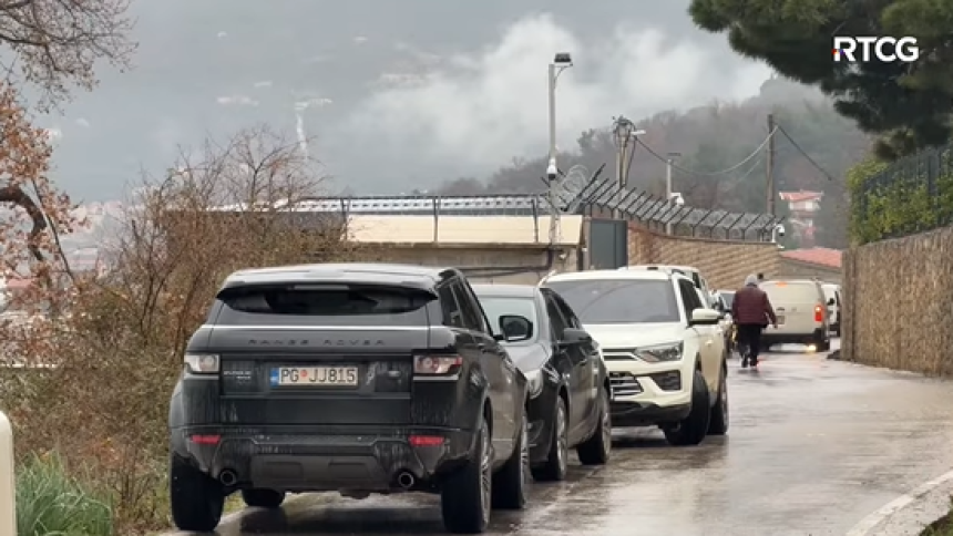 Opsadno stanje u Kotoru, policija pretresa "kavčane"