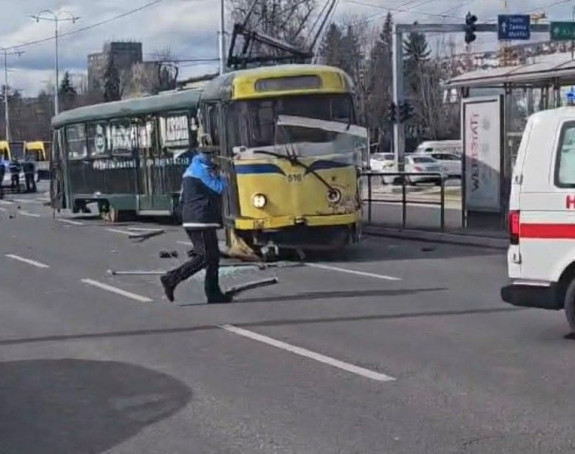 Povrijeđene četiri osobe, jedna poginula u tramvajskoj nesreći