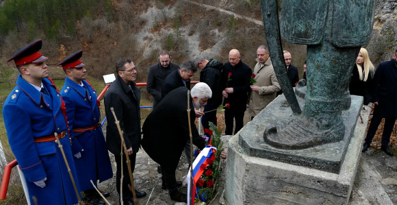 Obilježeno Sretenje: Položeni vijenci kod spomenika