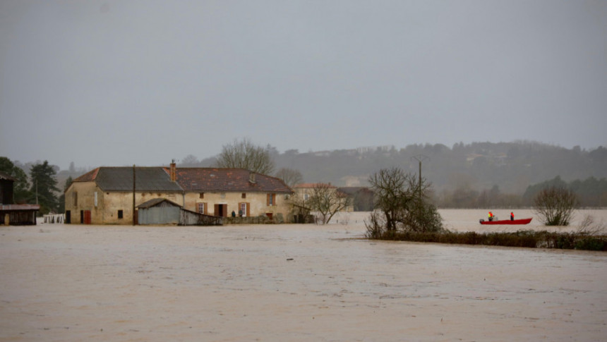 Poplave u nekoliko regiona, u toku hitne intervencije