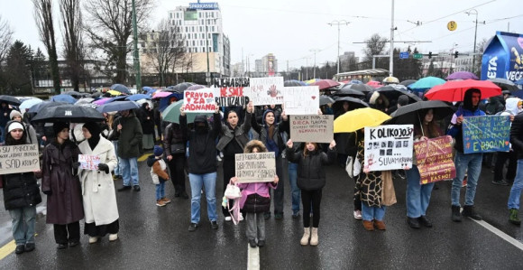 U Sarajevu protesti, u Brčkom sahrana nastradalog studenta