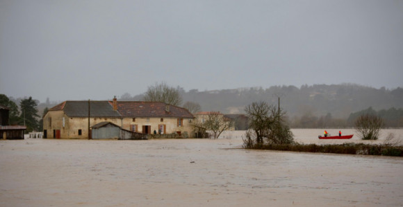 Poplave u nekoliko regiona, u toku hitne intervencije