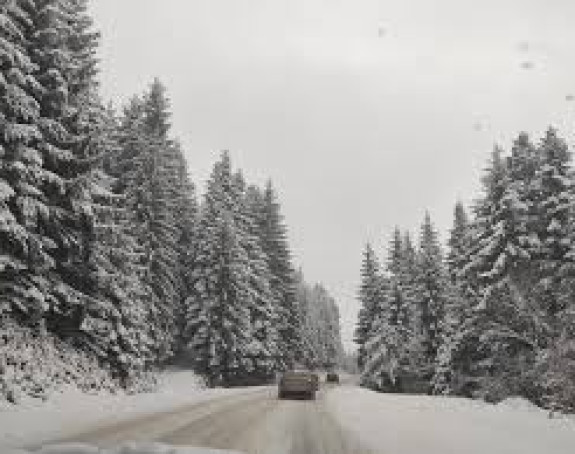 Обустављен саобраћај за теретна возила преко Романије