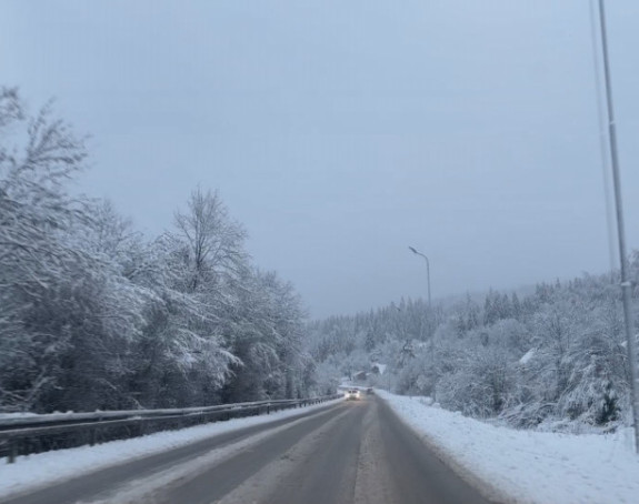 Brojni stanovnici i dalje bez struje, putevi očišćeni