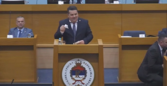 Dačević: Кad vo uđe u dvor, ne znači da je postao carem, već da je dvor postao štala!