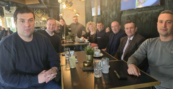 Poslanici opozicije na kafi sa predsjednikom SDS-a