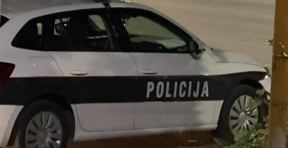 Стравична несрећа у Лукавцу: Аутомобил ударио три пјешака