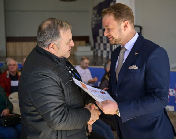 Za 50 porodica uručena rješenja za legalizaciju objekata