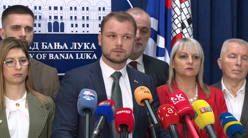 Апсурд, директор најављује штрајк запослених радника