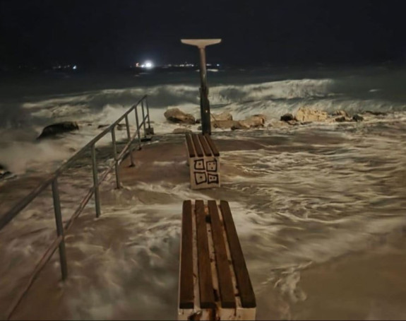 Невријеме похарало Далмацију: Море потопило риве (ВИДЕО)