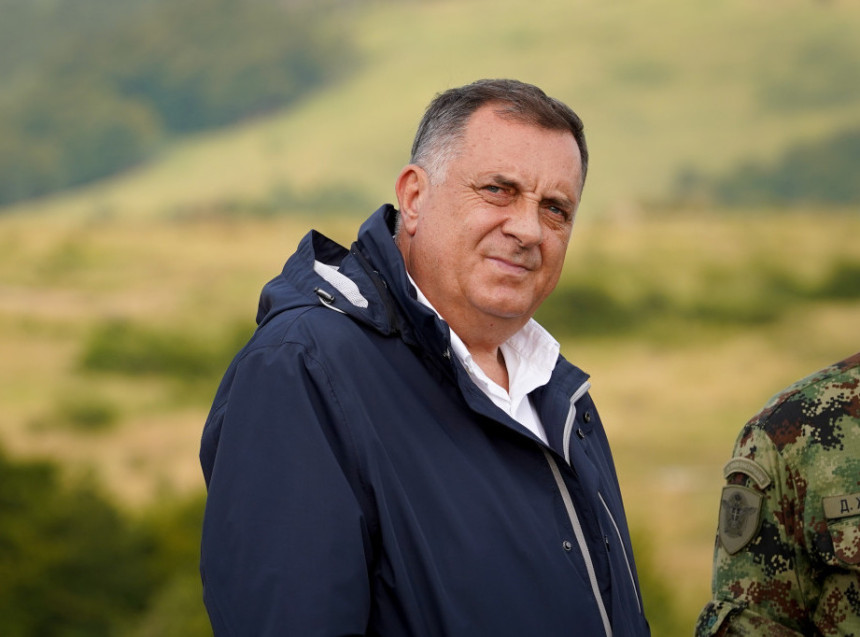 Иако није надлежан ни уставан, овај човјек се у све мијеша?!