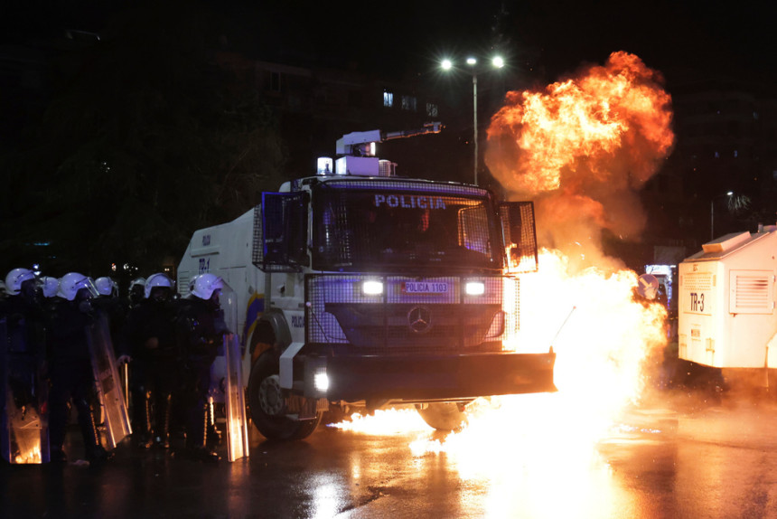 52 osobe privedene su nakon protesta opozicije u Tirani