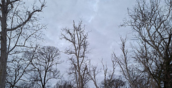 Pretežno oblačno i svježije vrijeme uz slabu kišu