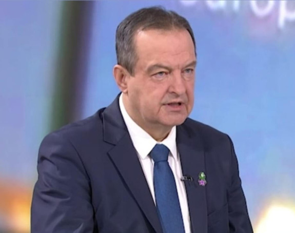 Ministar policije Ivica Dačić hitno prebačen u bolnicu, priključen na aparate