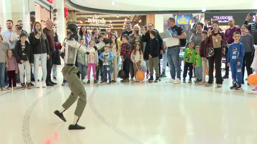 Хуманоидни робот Роби вјештинама задивио посјетиоце