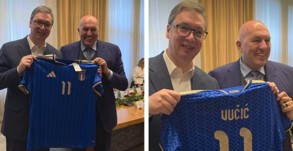 Vučiću poklon dres Italije sa njegovim prezimenom