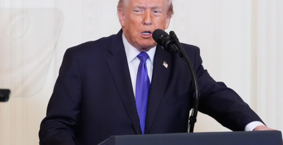 Трамп поручио да прекида трговину са Шпанијом