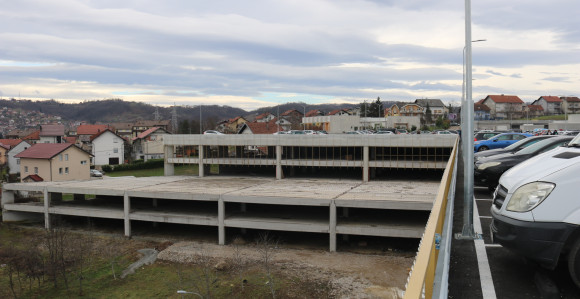 Garaža UKC-a čeka rasplet spora od 16 miliona KM
