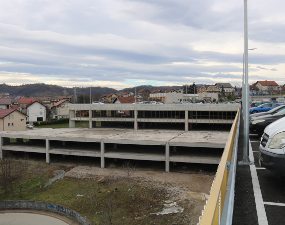 Garaža UKC-a čeka rasplet spora od 16 miliona KM